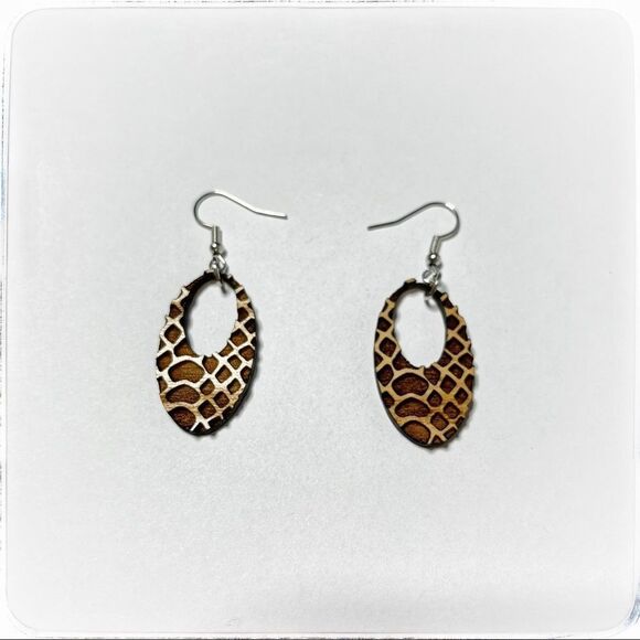 Engraved snakeskin earrings  - Picture 1 of 2